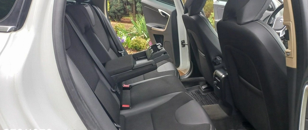 Volvo XC 60 cena 50900 przebieg: 246000, rok produkcji 2013 z Piaski małe 781